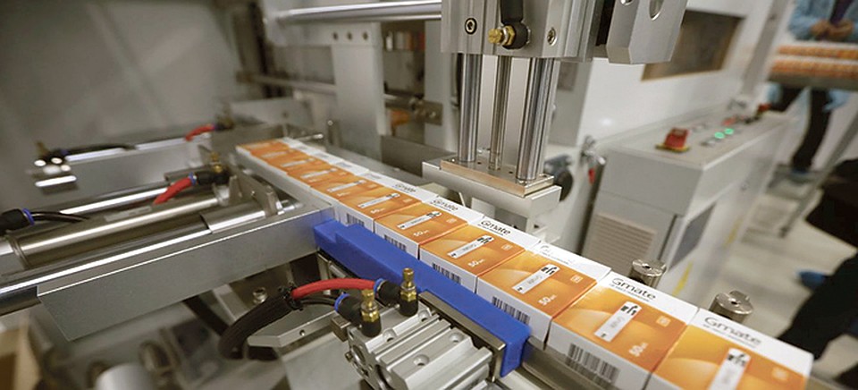 Сегодня объем выпускаемой продукции составляет 3 млн тубусов по 50 тест-полосок и 500 тысяч глюкометров в год при режиме работы в одну смену. Фото: Алексей ГОЛОВЩИКОВ