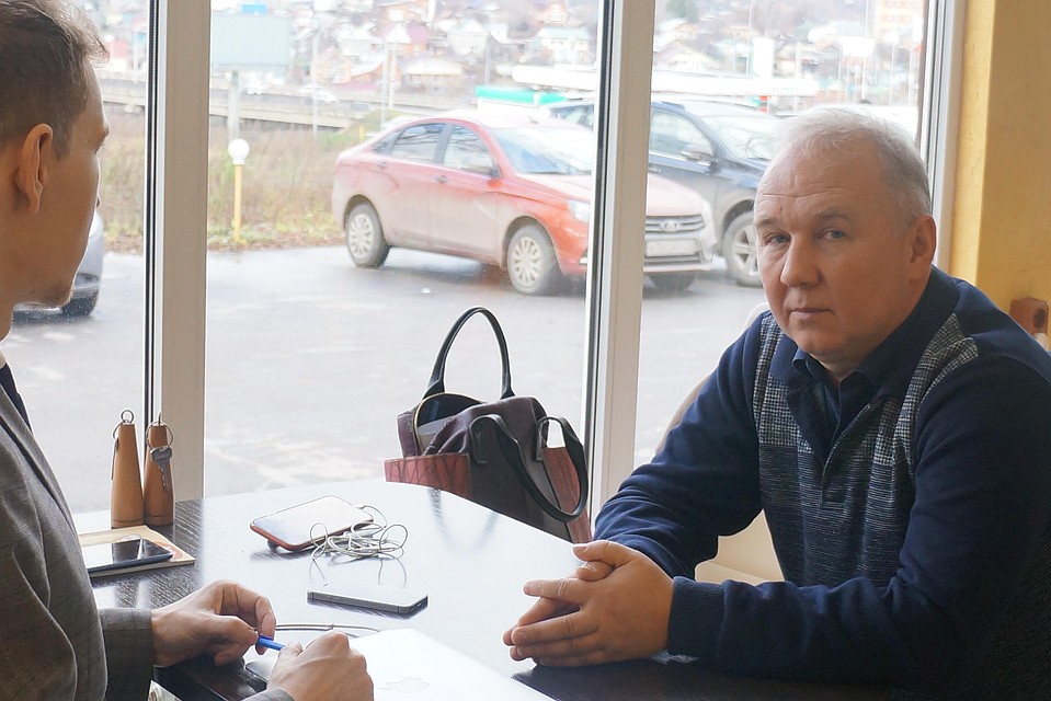 Адвокат Замчинской Александр Павлов - справа от меня - уверен, что его клиентка невиновна. Фото: Эдвард ЧЕСНОКОВ