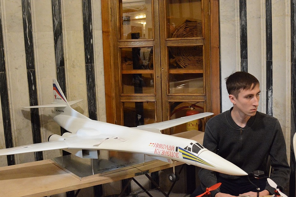 Mодель самолета ТУ-160 – легендарного стратегического ракетоносца. Фото: Hornews.com.