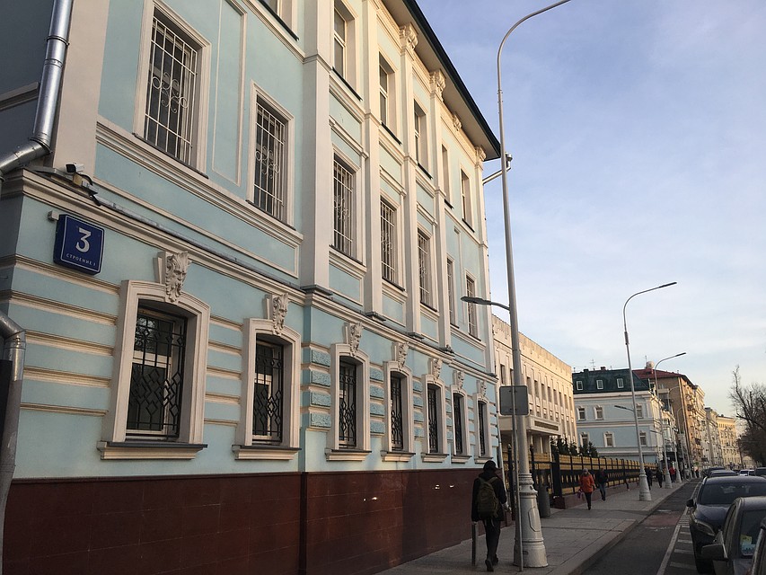 Владельцы этого здания избавились от кондиционеров на фасаде. Фото: Павел КЛОКОВ