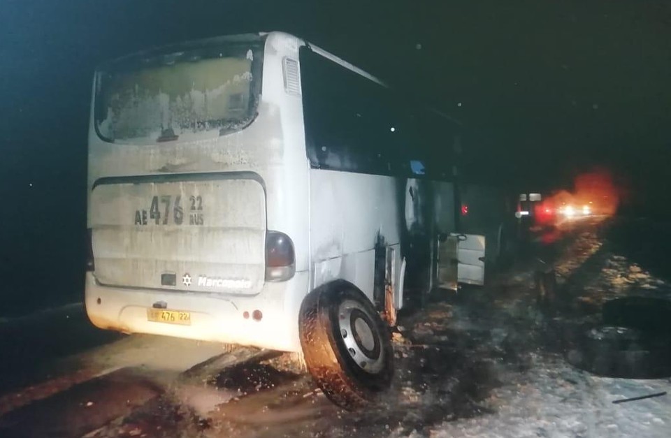 Возгорание автобуса на Алтае Фото: пресс-службы ГУ МВД по Алтайскому краю