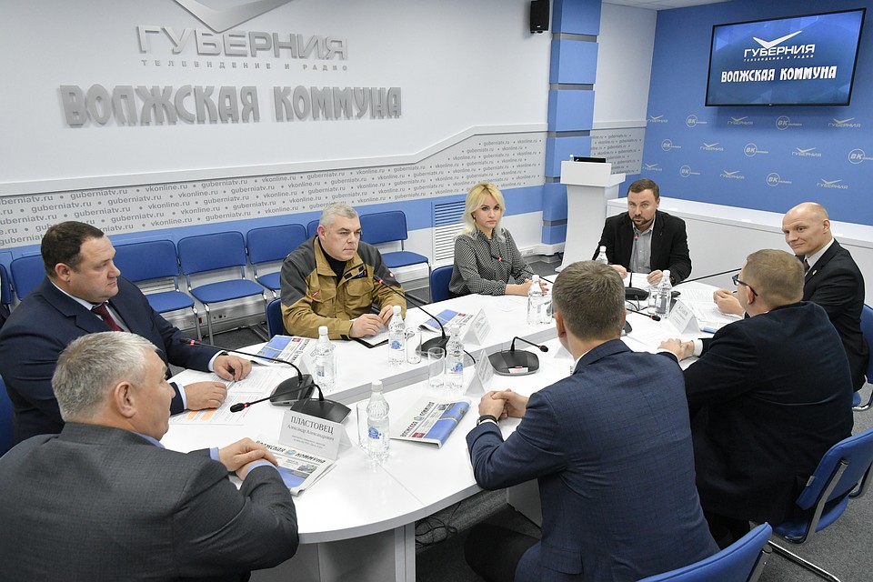 Круглый стол, посвященный нацпроекту, прошел в пресс-центре газеты "Волжская коммуна" и ТРК "Губерния". Автор фото: ИГОРЬ КАЗАНОВСКИЙ ("Волжская коммуна")