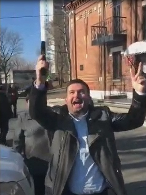 Эмоции жениха однозначны. Фото: Социальные сети