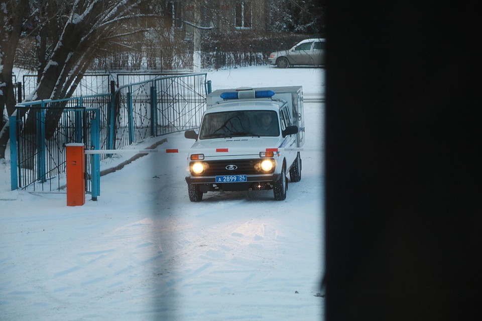 Журавлева везут в здание суда Фото: Мария ЛЕНЦ
