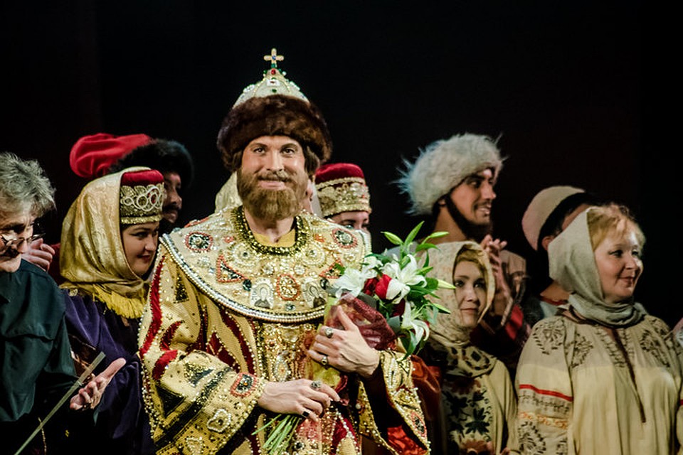 Для одного из эпизодов картины в Башкирском театре оперы и балета поставили акт оперы "Борис Годунов", в котором принял участие народный артист Башкирии Аскар Абдразаков Фото: Мила КИЯН