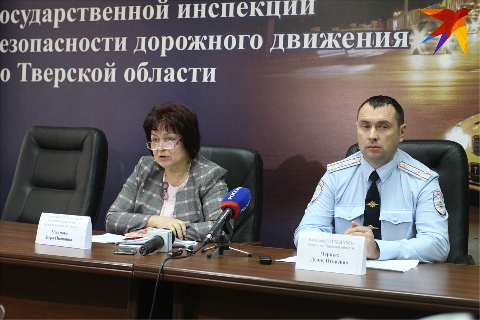 На вопросы отвечали главный врач Тверского областного клинического наркодиспансера Вера Честнова и начальник областного Управления ГИБДД Денис Черных. Фото: Виктория ТУШКОВА