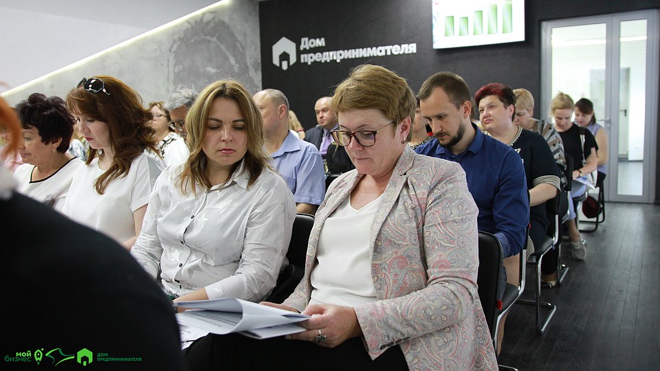 Периодически центр «Мой бизнес» проводит встречи, семинары, приглашает представителей министерств и ведомств, а еще настоящих «акул бизнеса» для обучения новичков. Все мероприятия бесплатны. Фото: Фонд поддержки предпринимательства Крыма