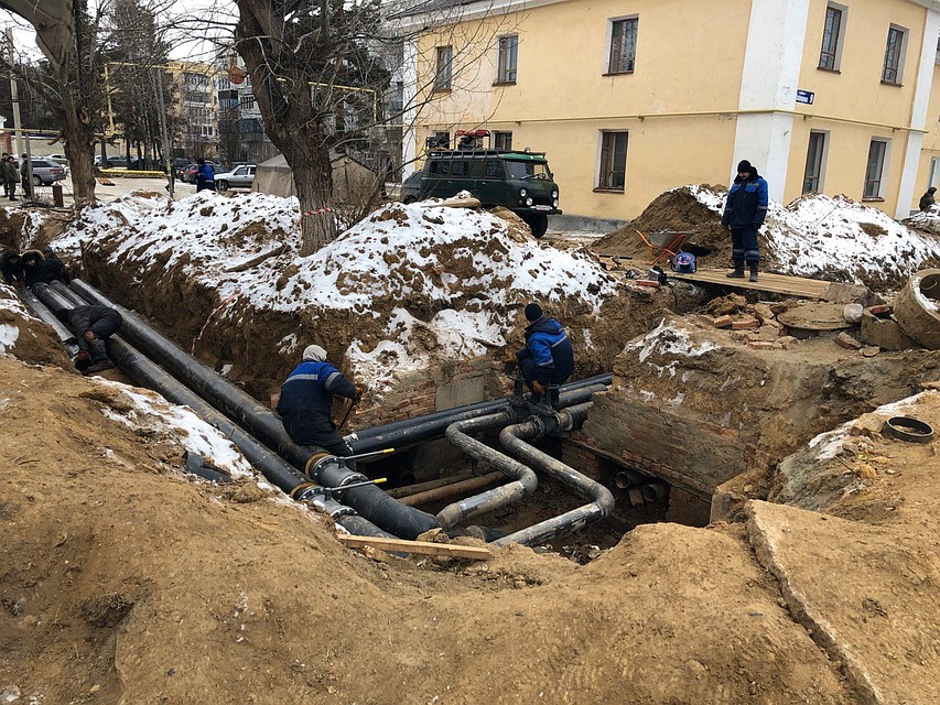 Аварийные бригады вкалывают круглосуточно. Фото: minstroy74.ru
