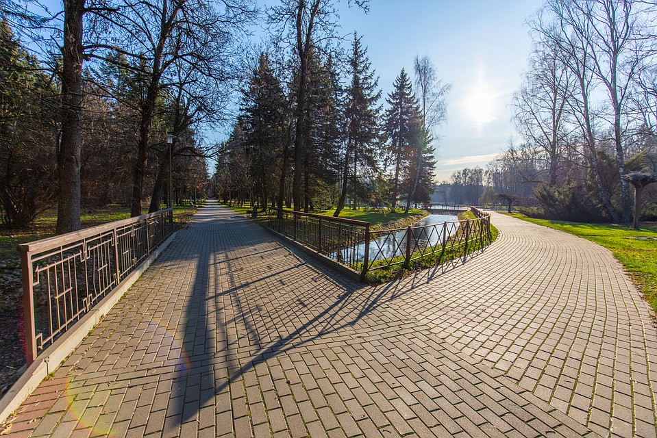 Жизнь в центре города, но с уютом загородного поселка!