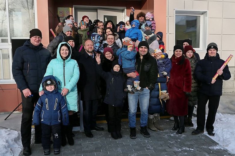 Жильцы нового «культурного» дома. Фото: пресс-службы правительства Алтайского края