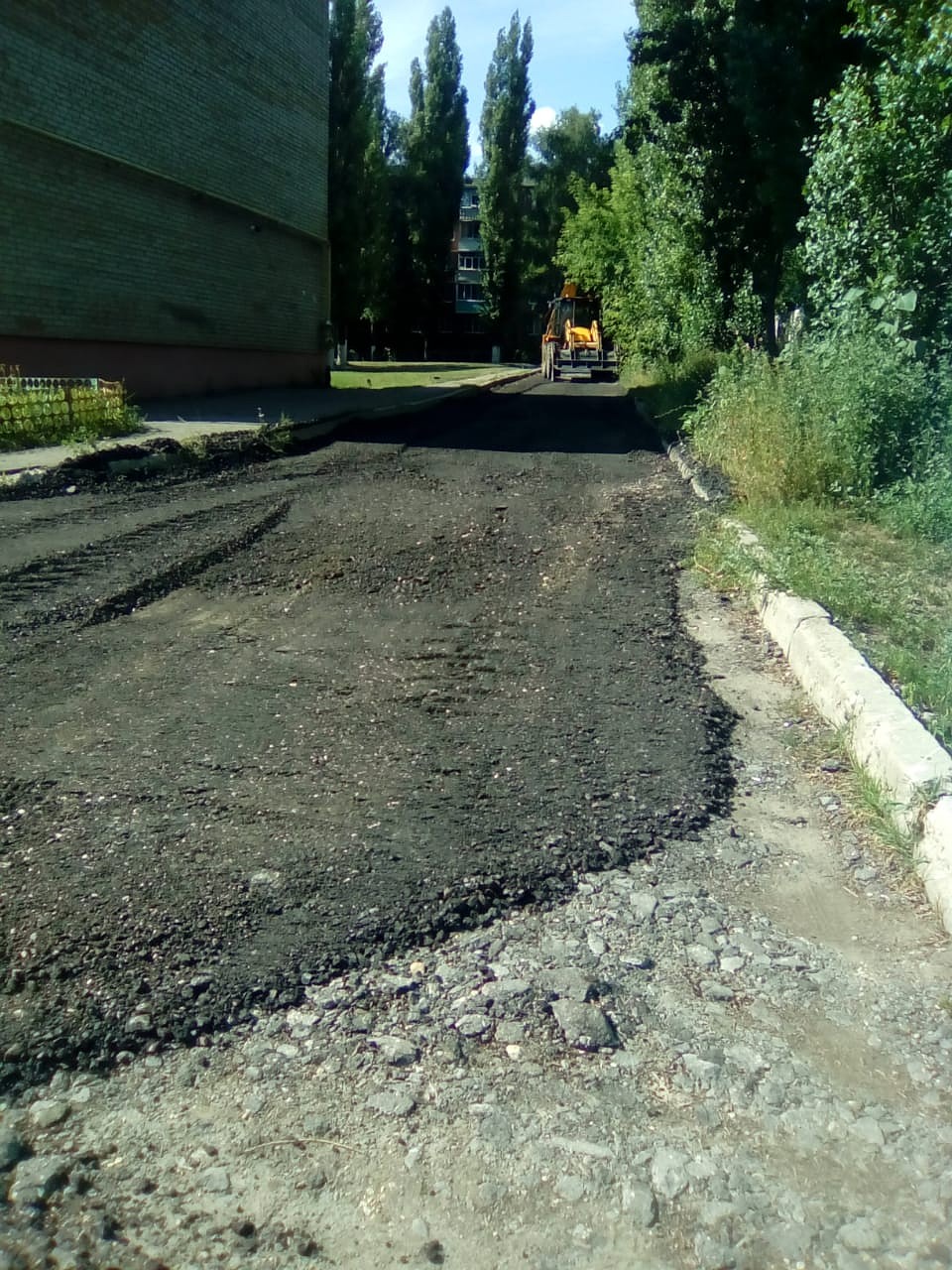 Качественная укладка асфальта - залог долговечности дорожного покрытия во дворах