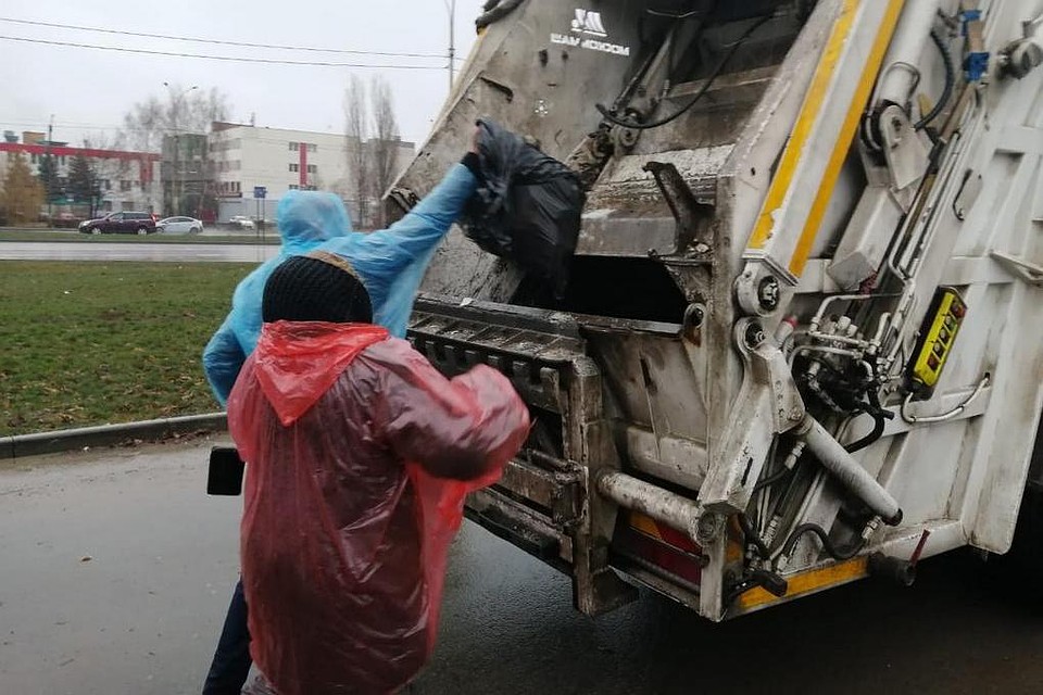 Субботник в парке Молодежный Липецка собрал более 200 горожан Фото: Пресс-служба администрации города Липецка.