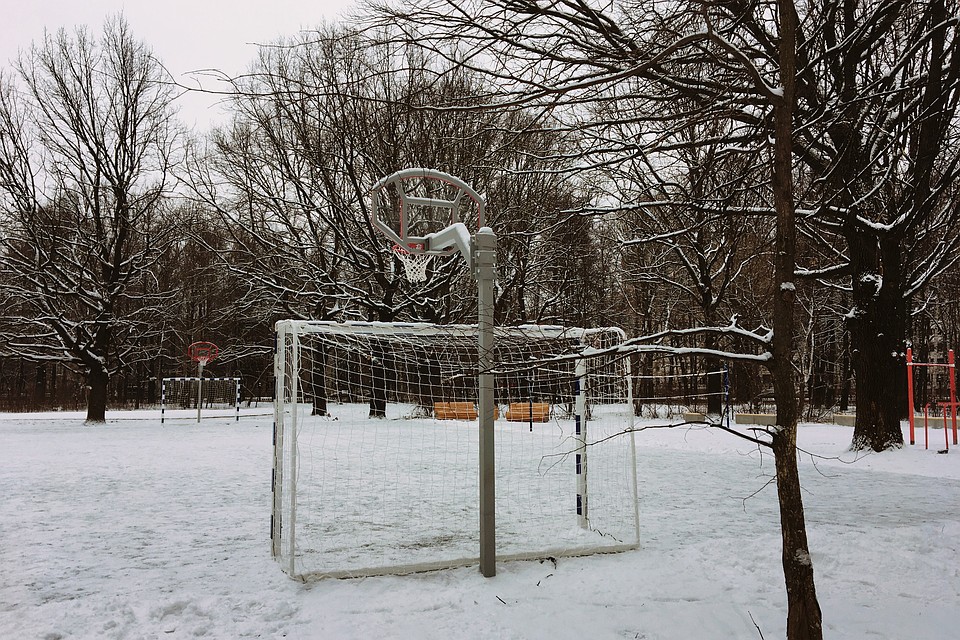 Футбольная площадка в парке "Дубки". Фото: Анастасия НАЗАРОВА