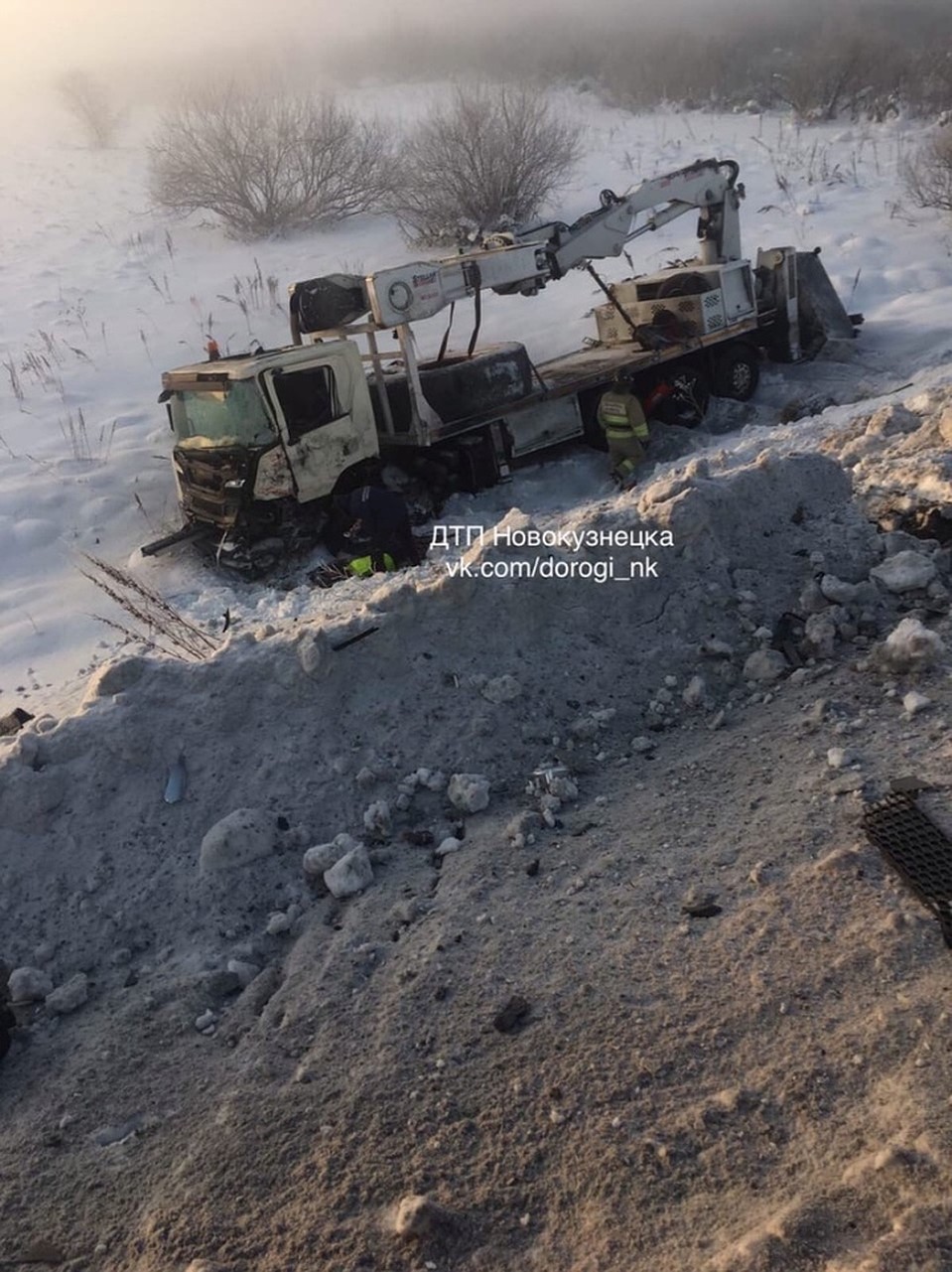 Водитель погиб при столкновении двух грузовиков в Кузбассе. ФОТО: vk.com, "ДТП Новокузнецка", Дмитрий Иванов.