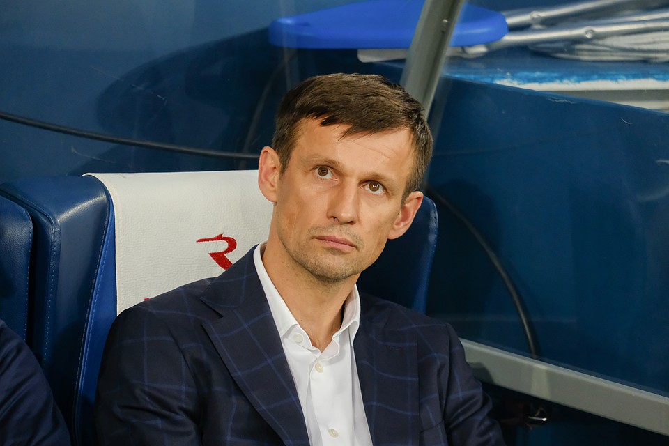 Сергей Семак уедет с женой в Африку прямо из Лиссабона, где "Зенит" проведет последний матч группового этапа Лиги Чемпионов. Фото: Артем КИЛЬКИН (архив)
