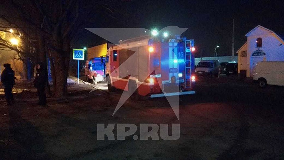 Горящая гостиница находится на территории городского округа Одинцово, на Можайском шоссе, буквально в паре километров от МКАД. Фото: Дмитрий Подорожный