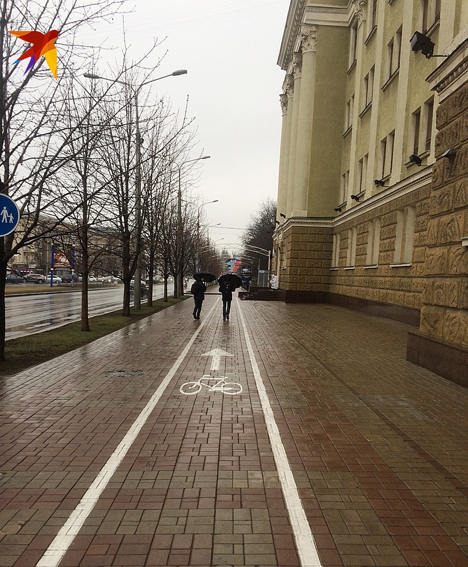 Свежая плитка на тротурах Донецка Фото: Дмитрий СТЕШИН