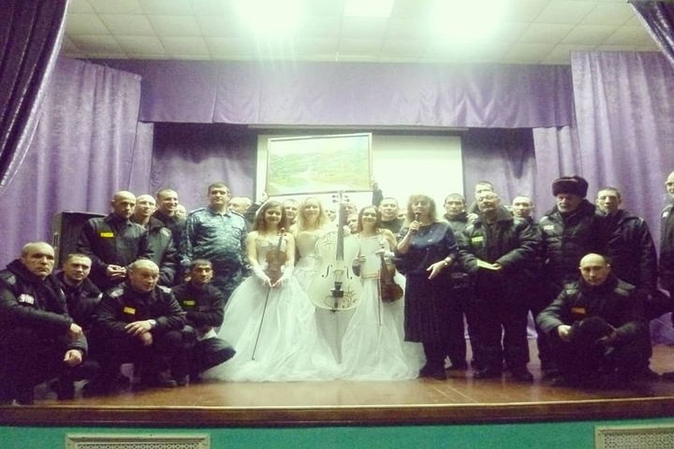 Скрипачки играют неоклассику. Фото: соцсети.