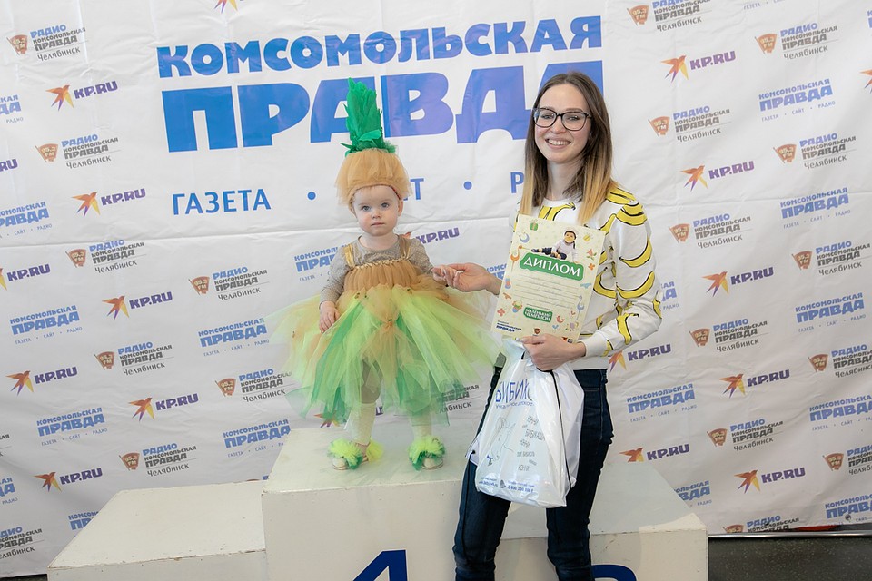 Ананас. Где вы еще видели костюм ананаса? Фото: Андрей АБРАМОВ