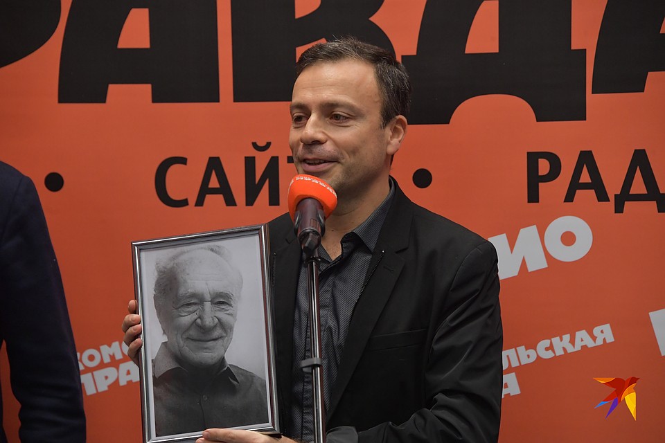 Журналист "Спорт-Экспресс", автор многих книг Игорь Рабинер получил приз Льва Филатова Фото: Владимир ВЕЛЕНГУРИН