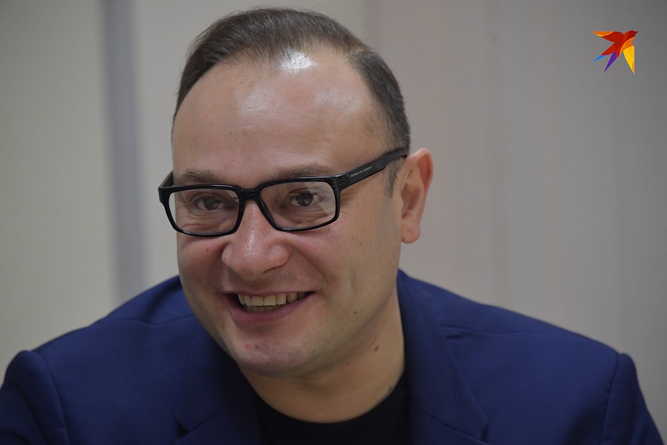 Константин Генич был признан лучшим комментатором года и стал обладателем «Золотого микрофона» Фото: Владимир ВЕЛЕНГУРИН