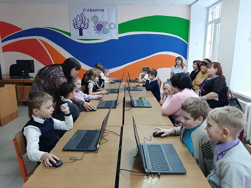 Занятия в мини-технопарке начинаются с начальной школы. Фото: Ирина ИСАЕВА