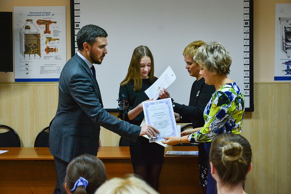Наградили не только учеников, но и учителей Фото: Антон ЧЕРЕПОК
