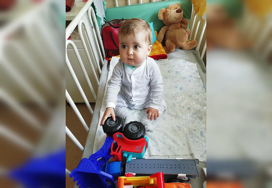 Малыш уже семь месяцев лежит в больнице. Фото: личный архив.