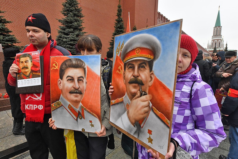В современной России - немало тех, кто считает Сталина великим человеком, достойным памяти. Фото: Владимир ВЕЛЕНГУРИН