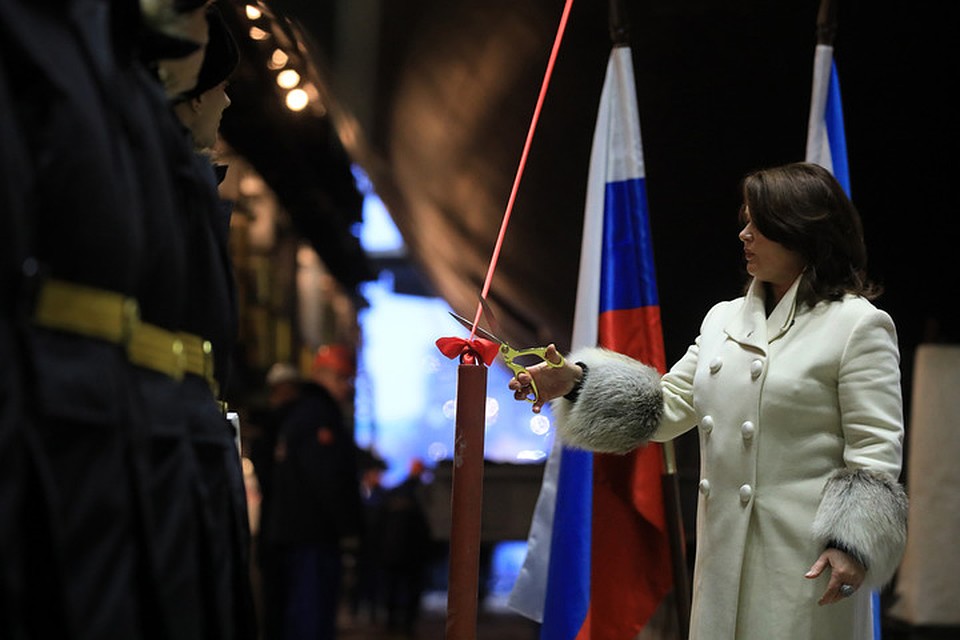 Не обошлось и без торжественного перерезания ленточки - событие обязавает. Фото: пресс-служба завода «Адмиралтейские верфи».