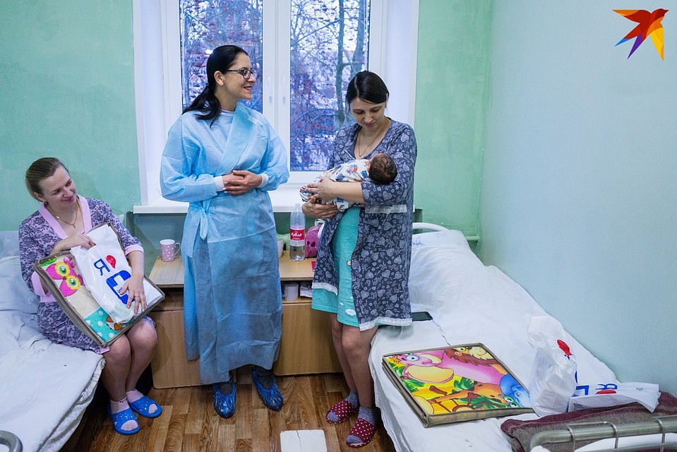 Женщинам вручили полезные подарки Фото: Вячеслав КОВАЛЕНКО