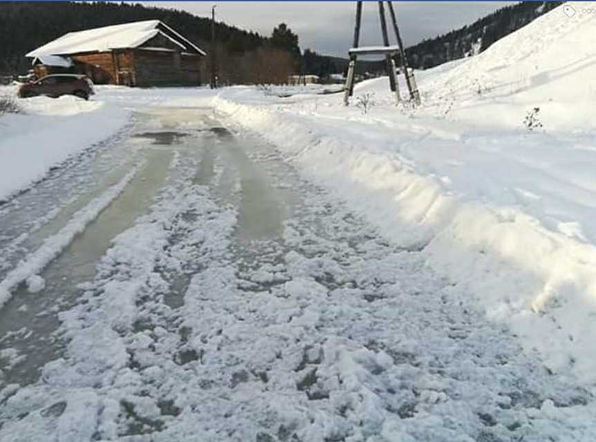 На улице каша из льда, воды и снега Фото: Марина Якубенко