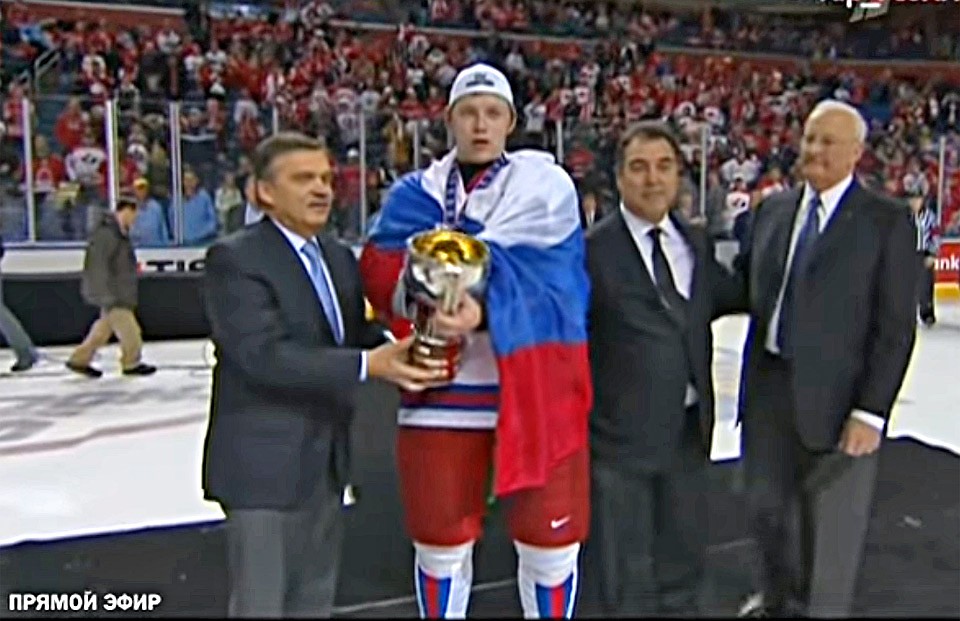 Вручение кубка российской молодежке, одолевшей канадцев в 2011 году Фото: Скриншот с видео