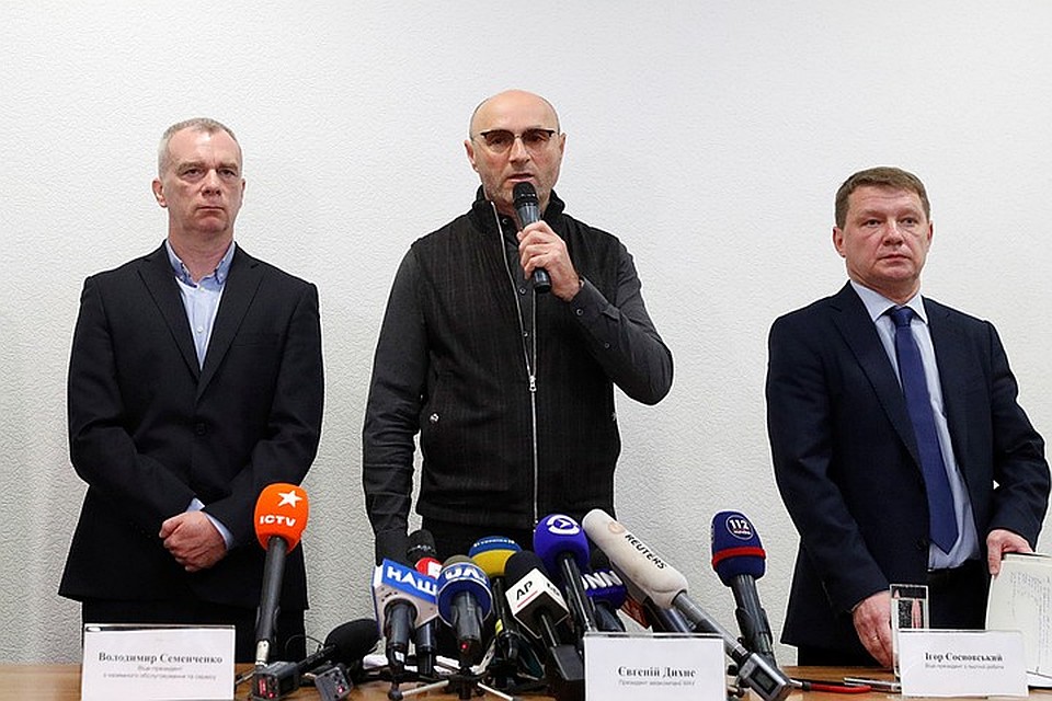 Президент авиакомпании Международные авиалинии Украины выступает на брифинге после катастрофы с самолетом Фото: REUTERS