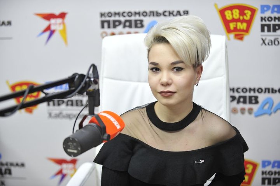 Дарья Кибирева в музыкальный четверг на радио «Комсомольская правда-Хабаровск» Фото: Сергей ПЯТКОВ