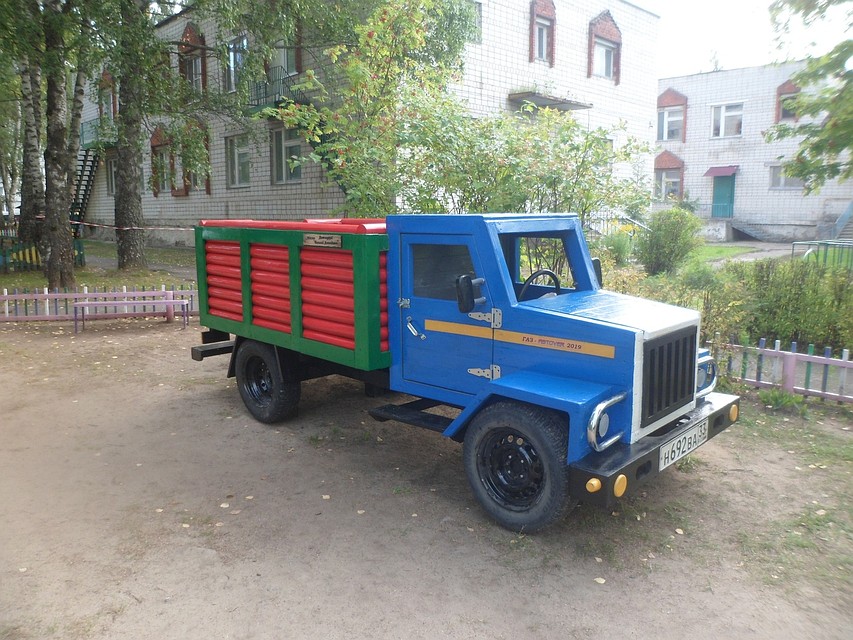 Первый грузовик