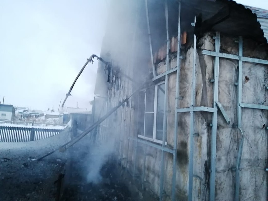 Дом выгорел полностью. Фото: ГУ МЧС по Новосибирской области.
