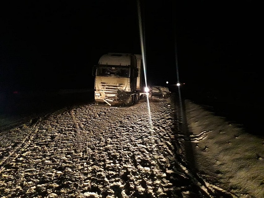 Сейчас полицейские устанавливают личности погибших. Фото: УГИБДД по Свердловской области