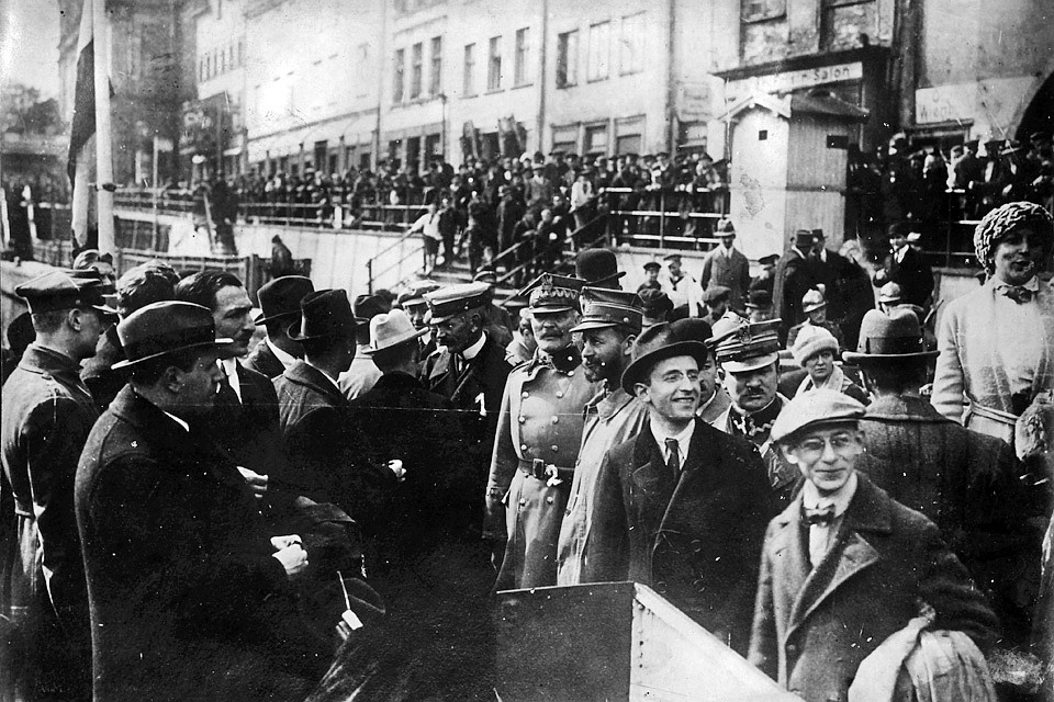 Во время подписания "Рижского договора" после советско-польской войны 1919-1921 годов Фото: EAST NEWS