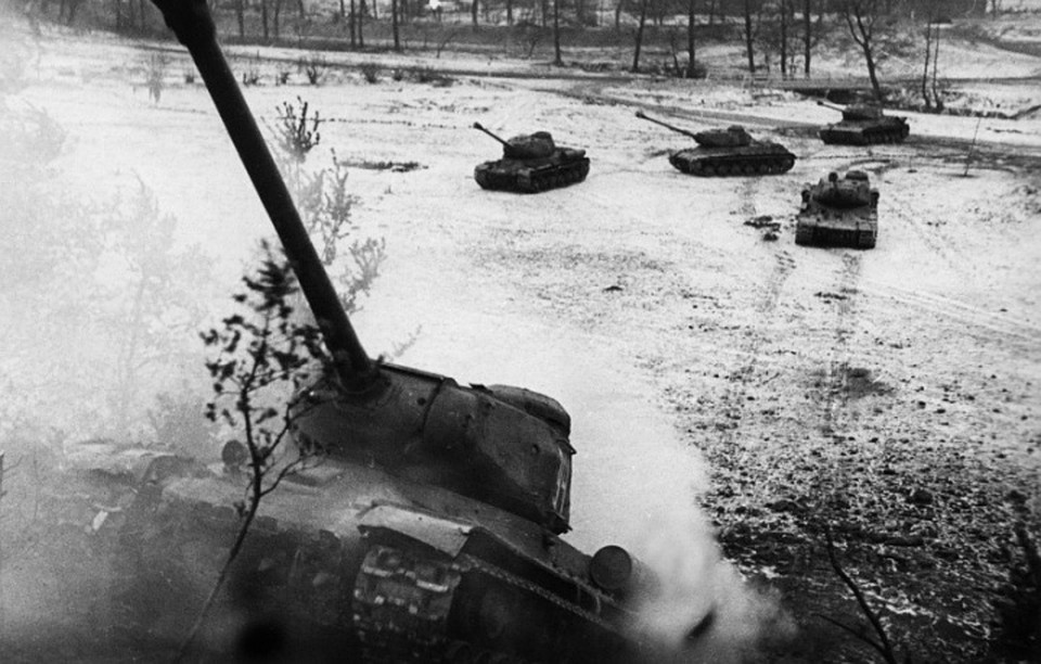 Советские танки ИС-2 в Восточной Пруссии. Зима 1945 года. Фото: waralbum.ru