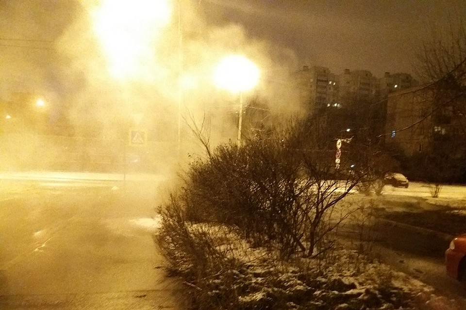 Паром заволокло весь перекресток в зоне ЧП Фото: СОЦСЕТИ