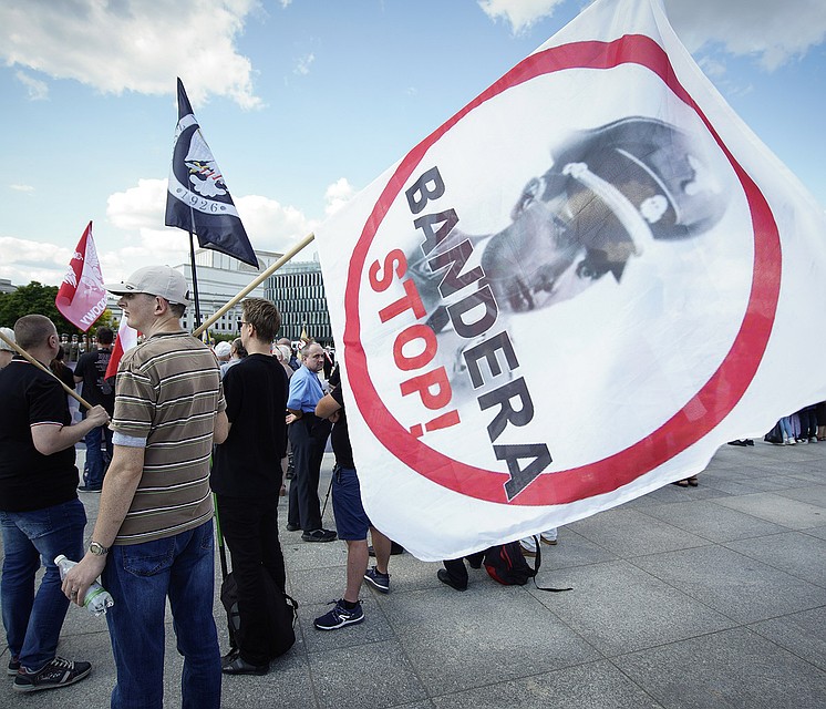 В Польше Бандеру многие считают нацистским преступником. Фото: GLOBAL LOOK PRESS