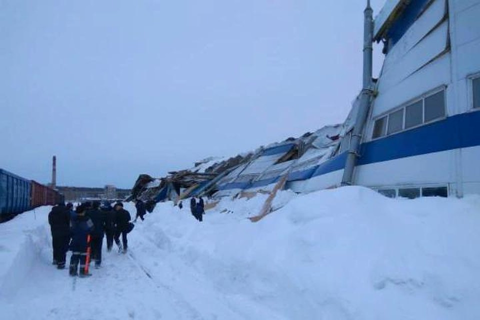 Сейчас на месте работают следователи, спасатели, дежурит бригада Центра медицины катастроф. ФОТО: vk.com, "Прокопьевск.ру".