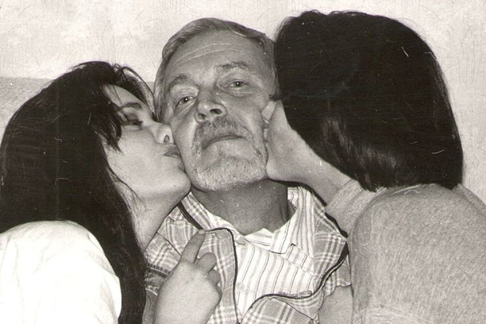 С дочками Настей и Ульяной, 1992 год.