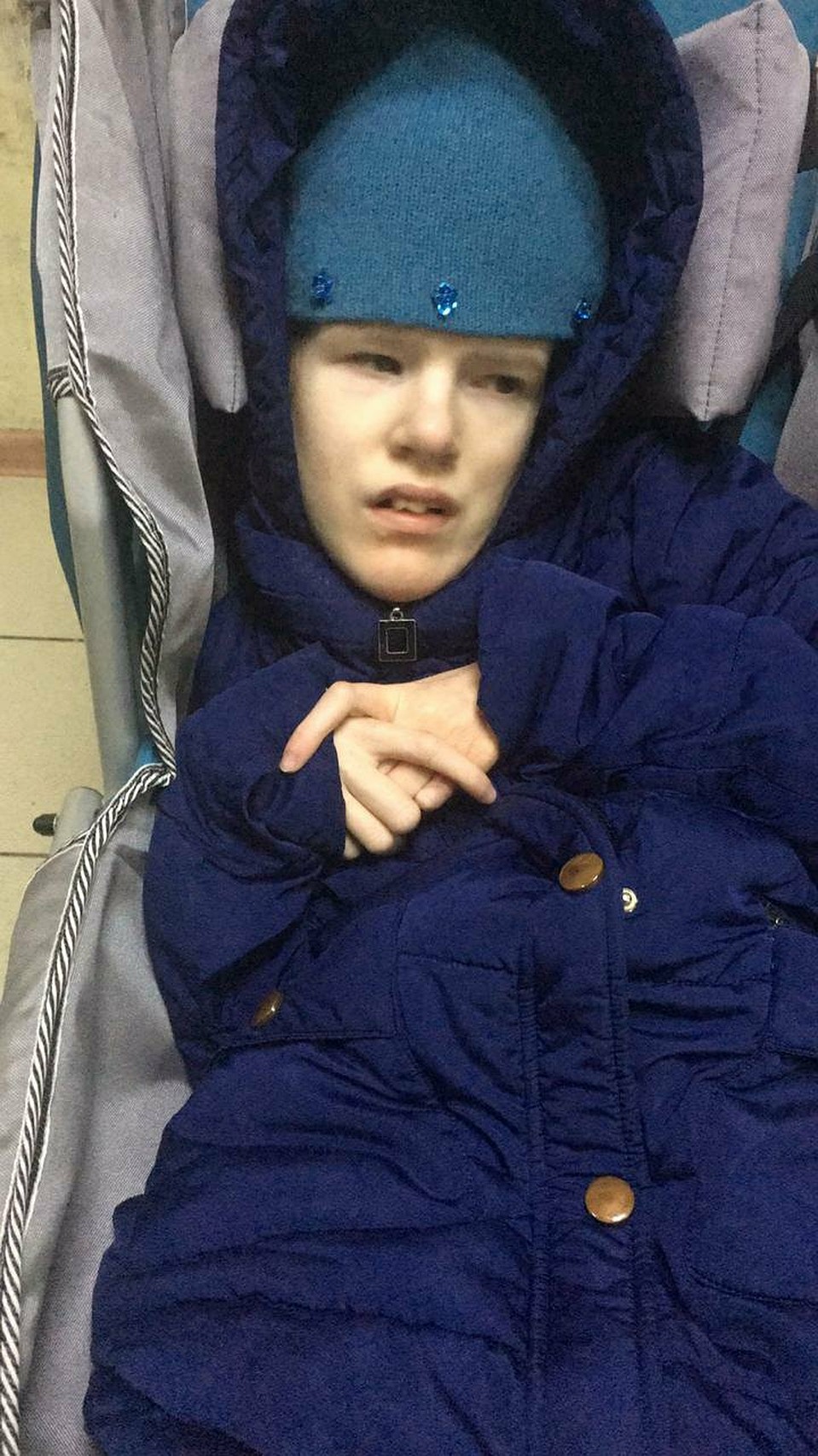 Мать оставила свою дочь-инвалида одну ночью в незнакомом месте. Фото: из открытых источников