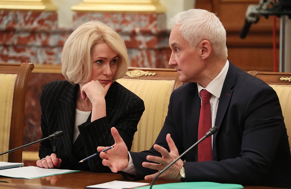 Вице-премьер РФ Виктория Абрамченко и первый вице-премьер РФ Андрей Белоусов перед заседанием правительства РФ. Фото: Екатерина Штукина/ТАСС