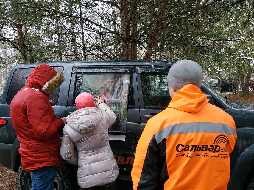 Поиском Влада занимались сотни добровольцев. На фото - работа штаба поискового отряда "Сальвар".