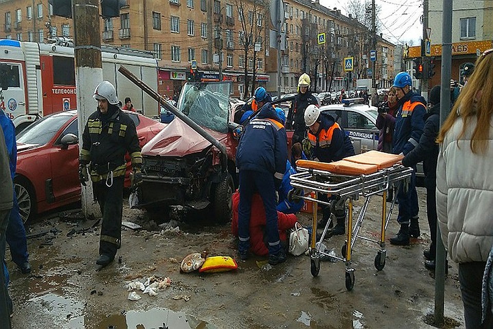 Пострадавших доставили в больницу. Фото: vk.com/"Подслушано у водителей. Тверь"/Натали Савельева