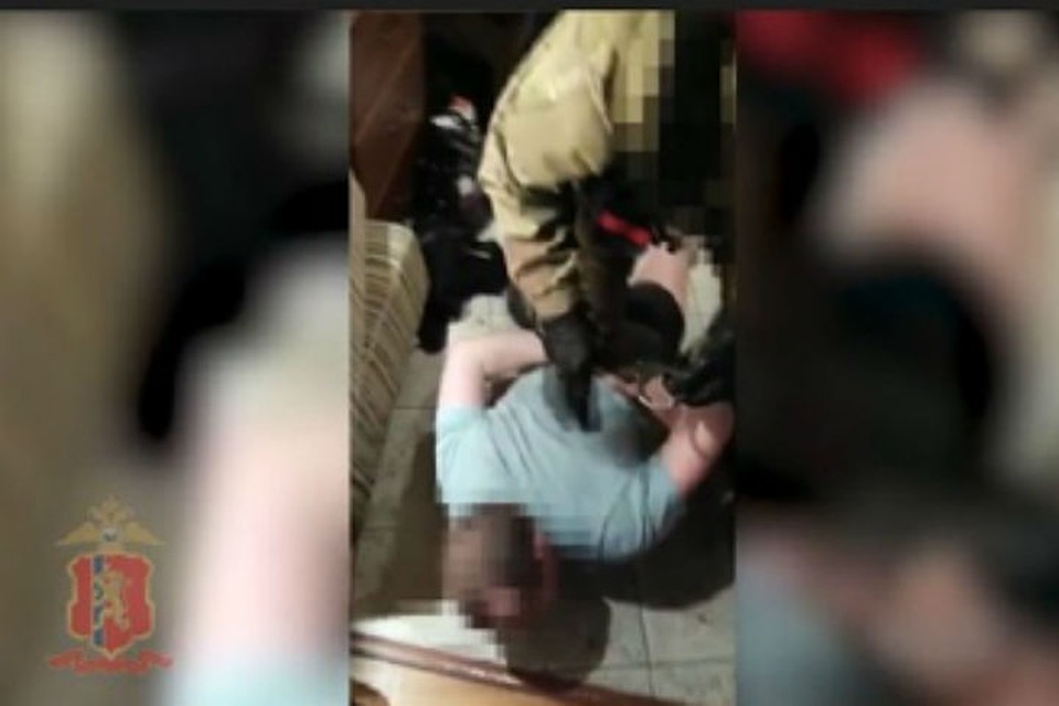 Водители -сутенеры смирно лежат на полу Фото: ГУ МВД по Красноярскому краю