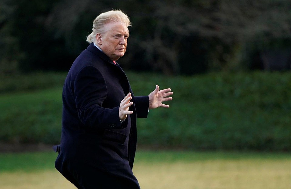Многие предположили, что без загара Трамп будет выглядеть еще хуже Фото: соцсети